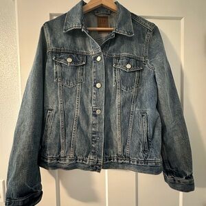 Classic Blue Jean Jacket with Distressed Details and Comfortable Fit
